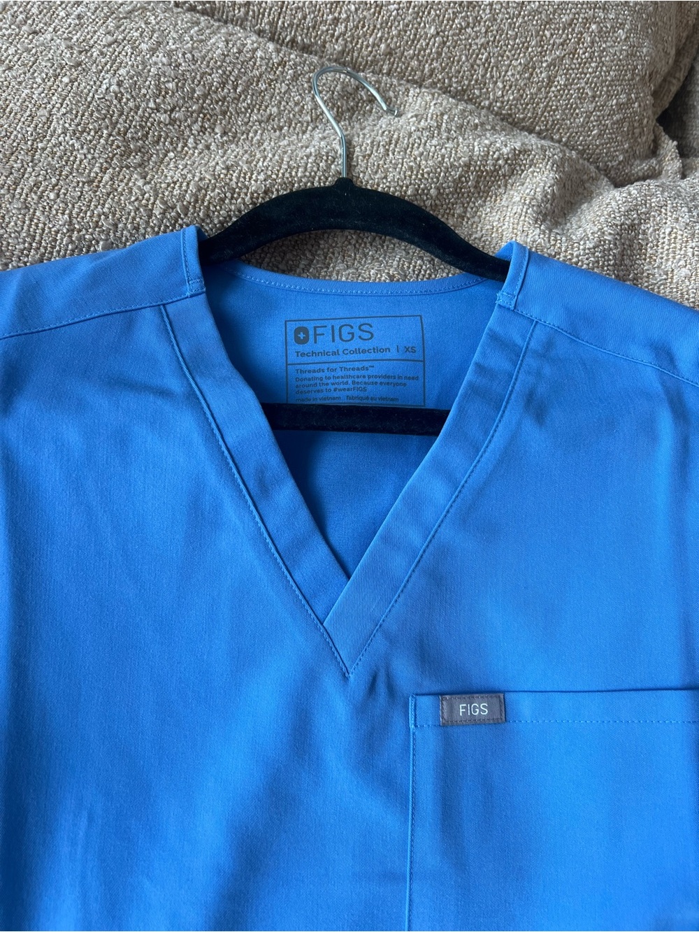 Figs women's V-Neck Scrub Top in ceil blue